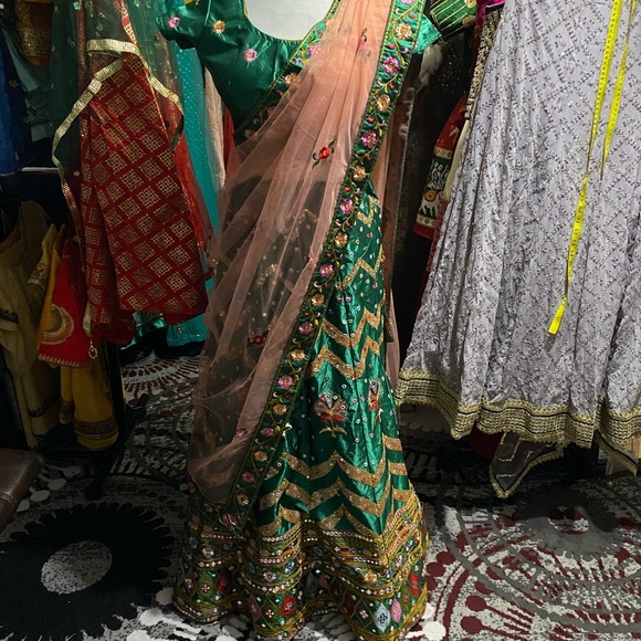 Lehenga - Picture 4 of 6